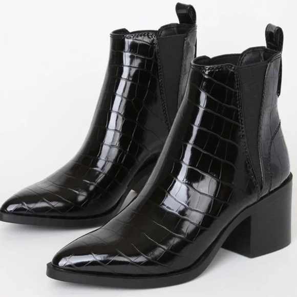 Steve Madden Audience Black Crocodile Embossed Pointed-Toe Ankle Boots - Picture 1 of 2
